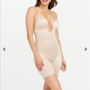 Spanx Suit Your Fancy low back deep plunge bodysuit with legs. Size M. NWT